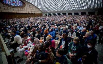Paus Franciscus ontmoet vluchtelingen in audiëntie –  18 maart 2023