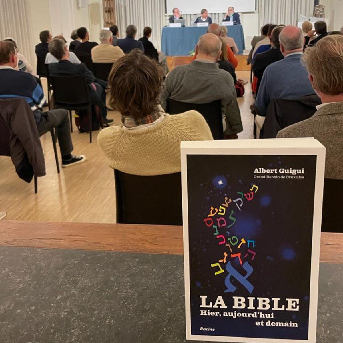 Afbeelding van de boekvoorstelling "La Bible, Hier, Aujourd'hui, et Demain" van Albert Guigui in het Huis van Sant'Egidio Antwerpen