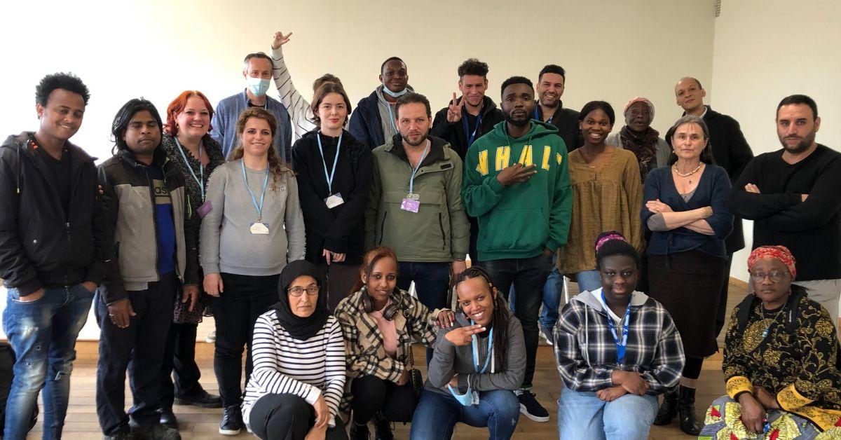 Deelnemers (nieuwkomers en vluchtelingen) aan de taalklassen in het Sociaal-Cultureel Ontmoetingscentrum Tutti